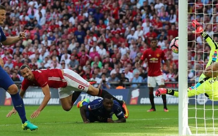 Ibrahimovic ghi bàn quyết định, Man Utd giành Siêu cúp Anh đầu tiên dưới thời Mourinho