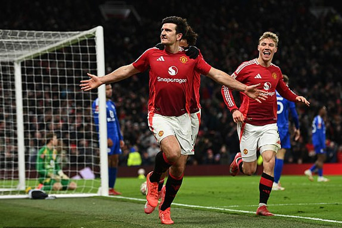 MU Vượt Qua Leicester 2-1: Bailly Tỏa Sáng, Ibra Ghi Bàn Quyết Định