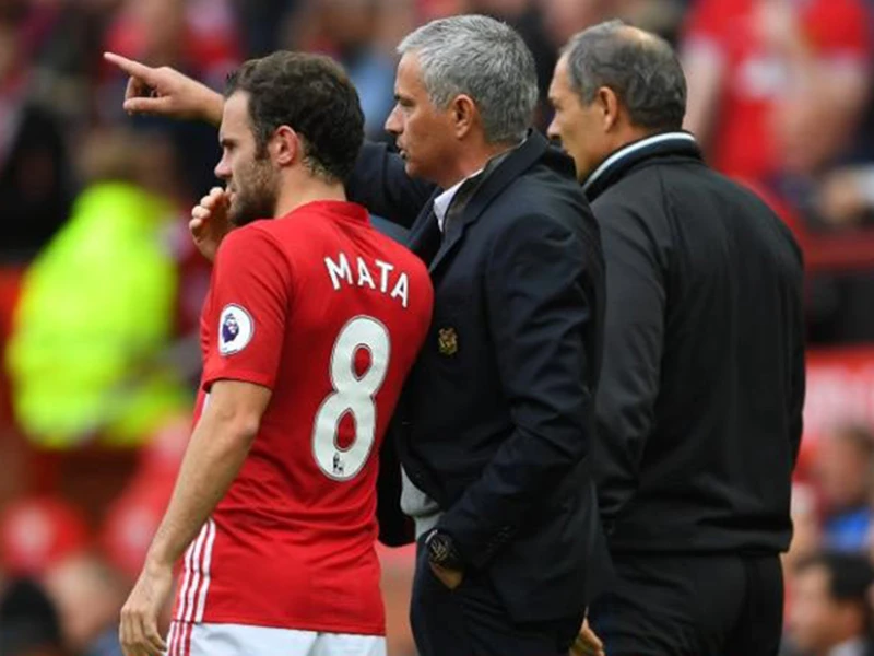 Juan Mata Thảo Luận Tương Lai Với Mourinho Tại Manchester United